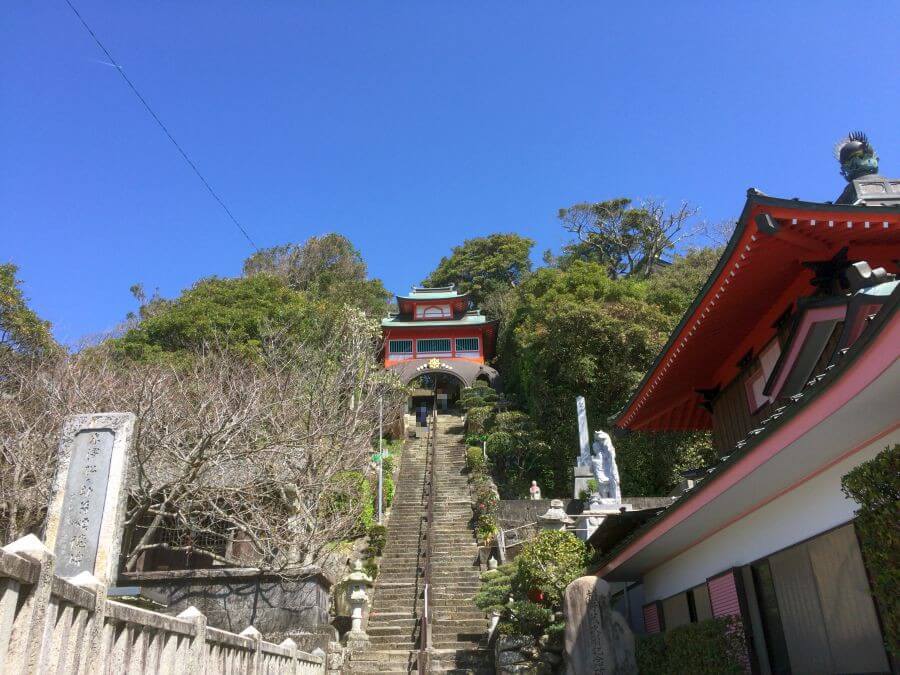 津照寺 本堂への階段