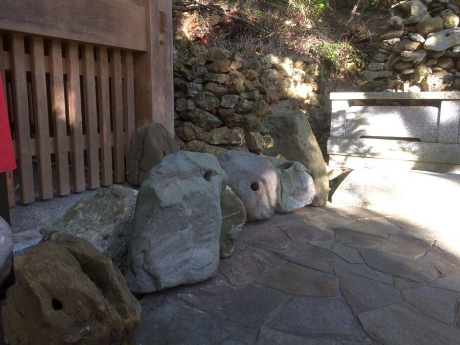 28番大日寺奥の院 爪彫薬師 奉納の石