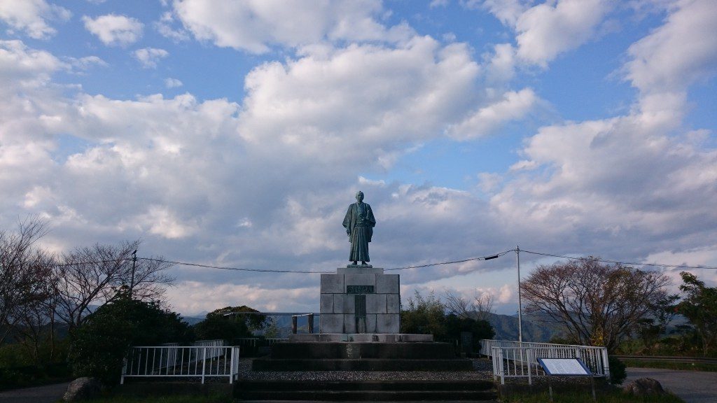 横浪スカイライン 武市半平太銅像