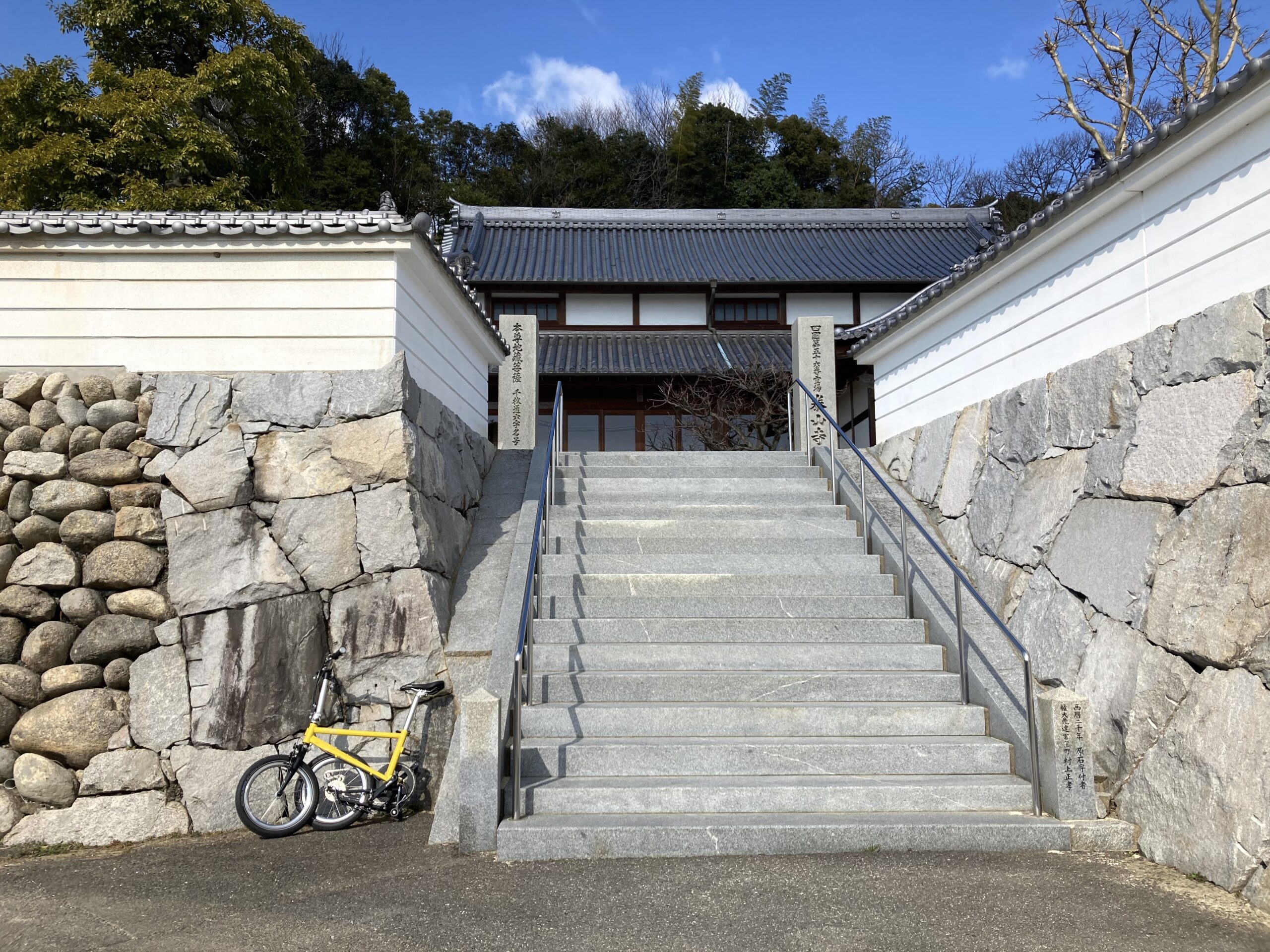 泰山寺と自転車