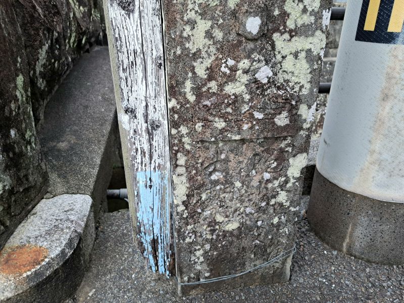 23番札所薬王寺門前の中務茂兵衛標石_左面下部