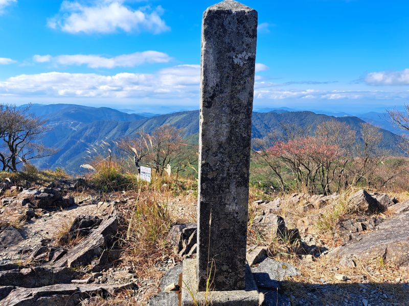 篠山_國境石_東面