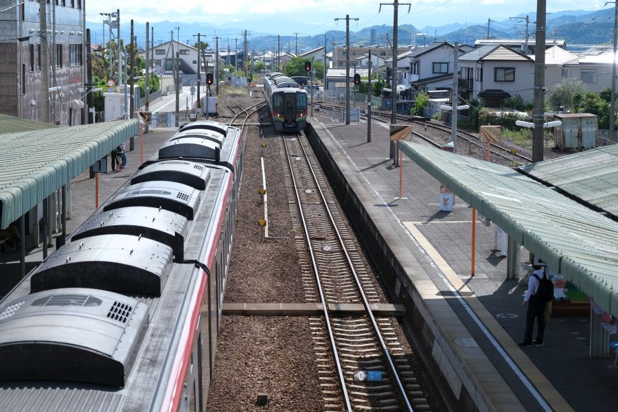 土佐山田駅_特急列車交換風景