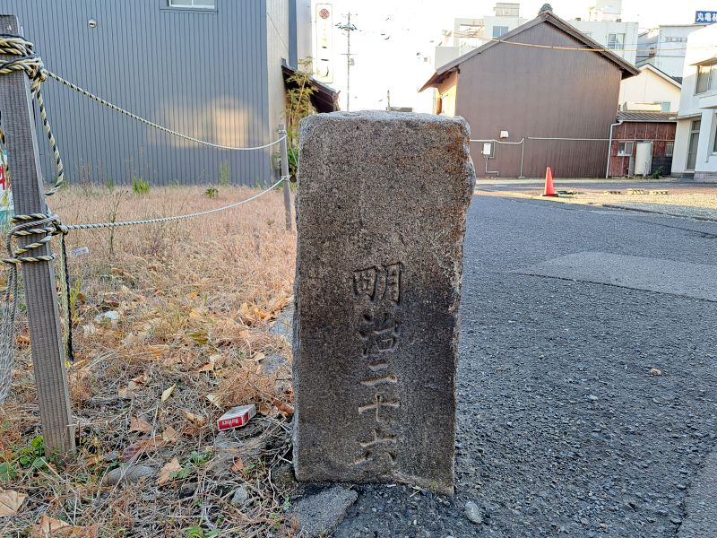 丸亀市旧遍路道沿い中務茂兵衛標石_左面