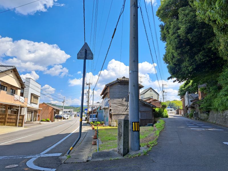 大正時代の金毘羅街道合流地点にのこる標石