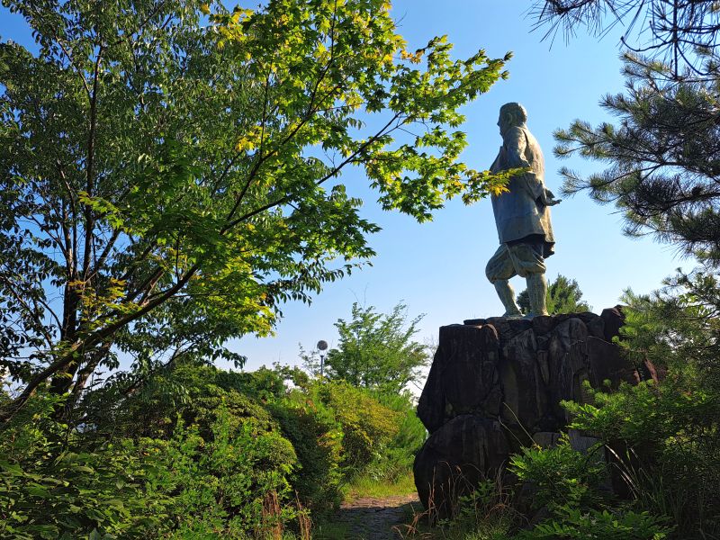 琴平公園_大久保諶之丞像背後