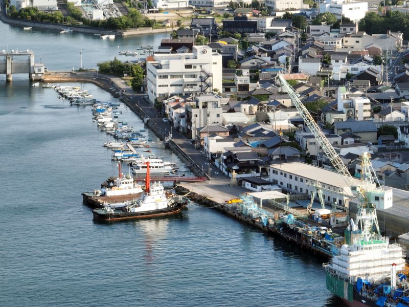 波止浜港_燈明台_空撮