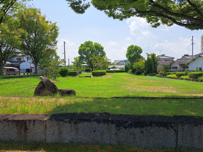 外濠緑道公園_芝生広場