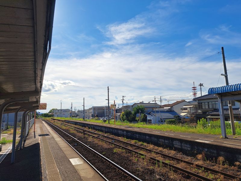 蔵本駅_プラットホーム_西方面