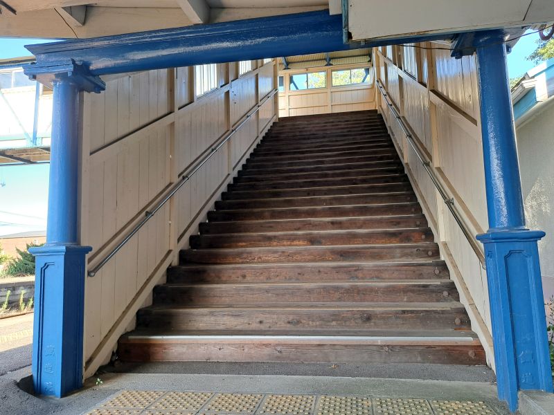 蔵本駅_跨線橋_階段