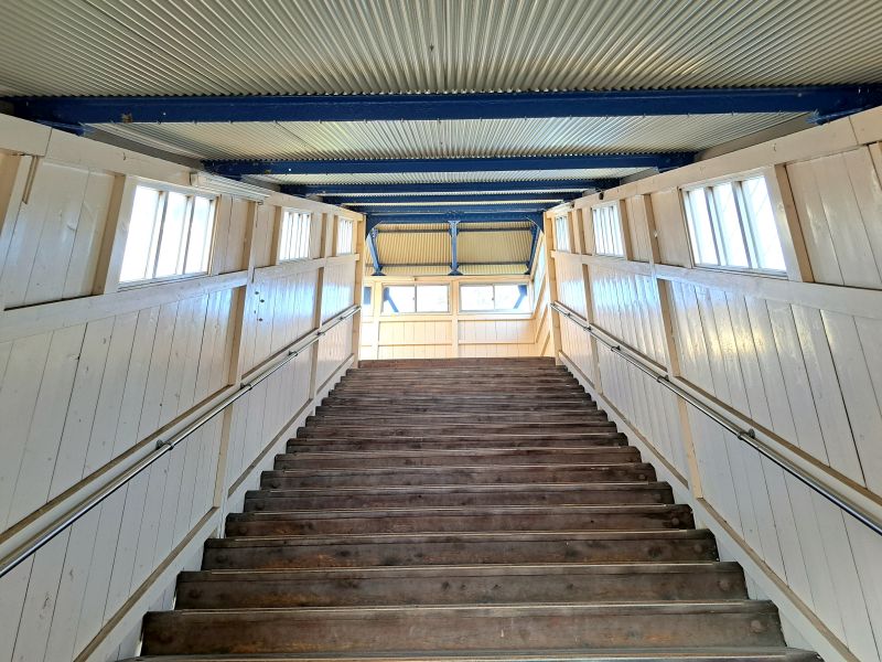 蔵本駅_跨線橋_内部