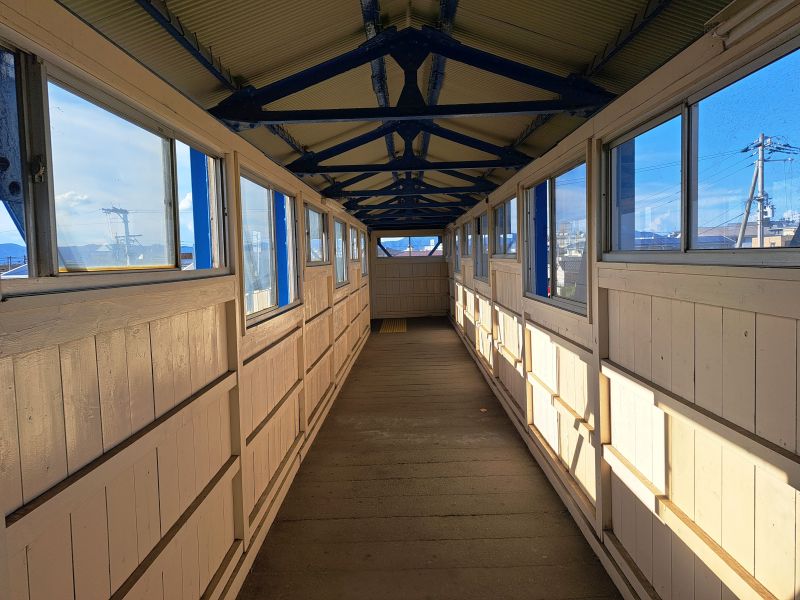 蔵本駅_跨線橋_渡り部分