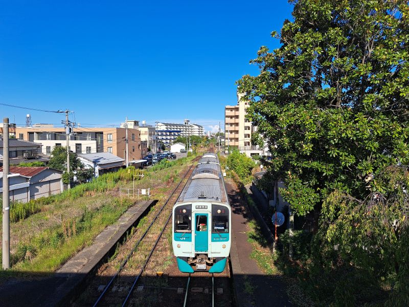 蔵本駅_跨線橋_列車