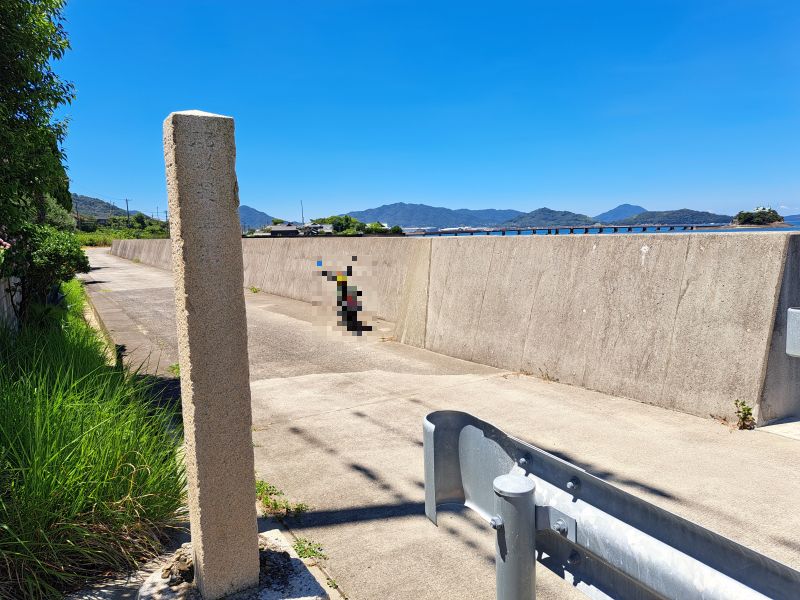 津嶋神社近くの郡界石
