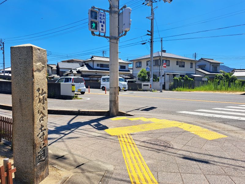 多度津駅近くの遍路石_右面